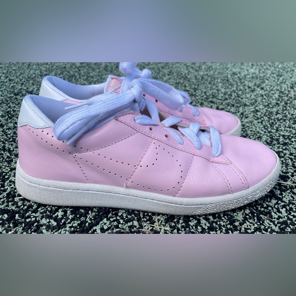 Nike Tennis Classic Style Light Pink Size 7 Sneakers with Perforated Check - Picture 3 of 11